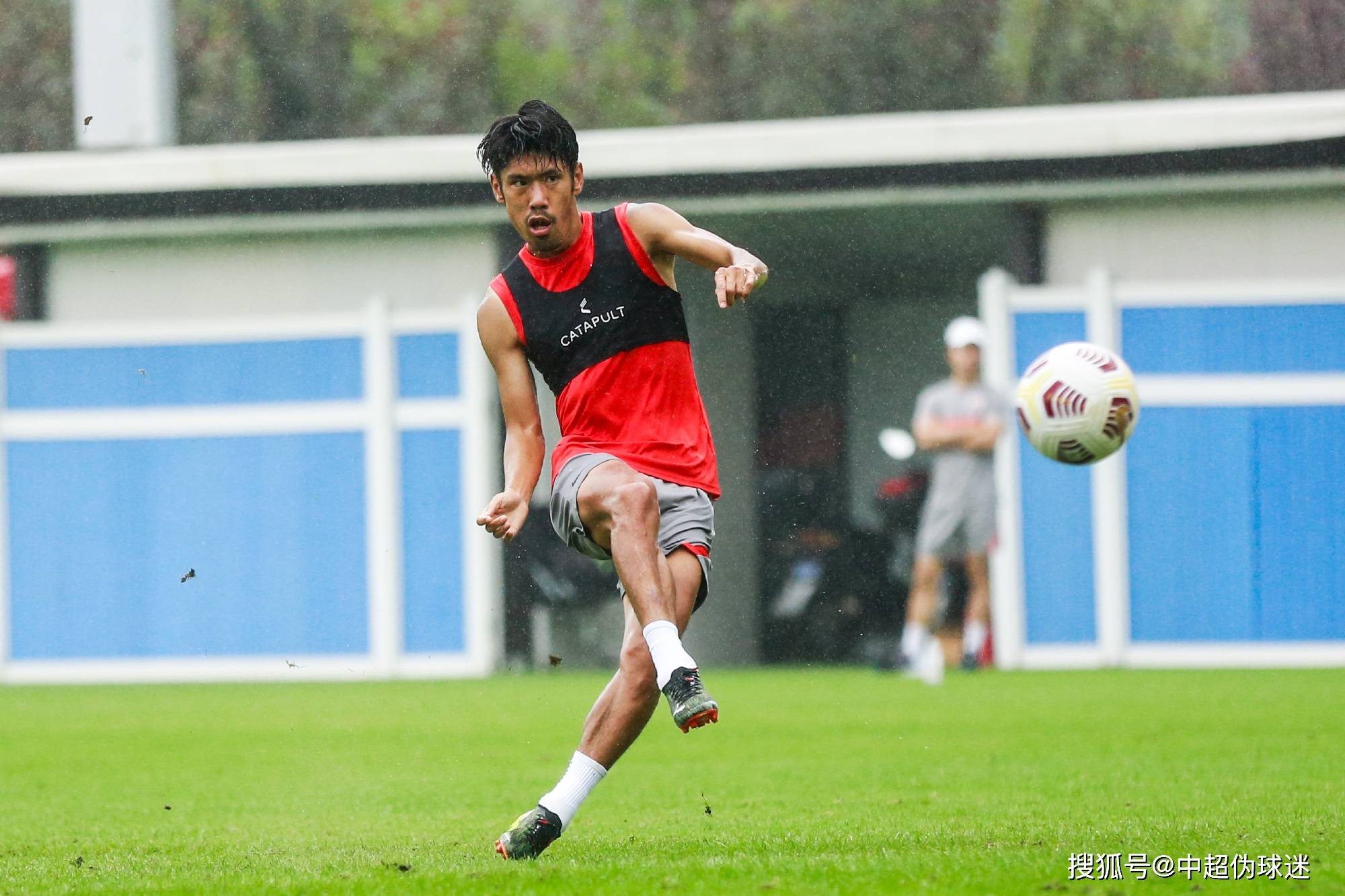 九游体育官方网站-包含北京首钢训练开放日，转会期完成体检引欢呼，中超在即，心理建设被强调的词条